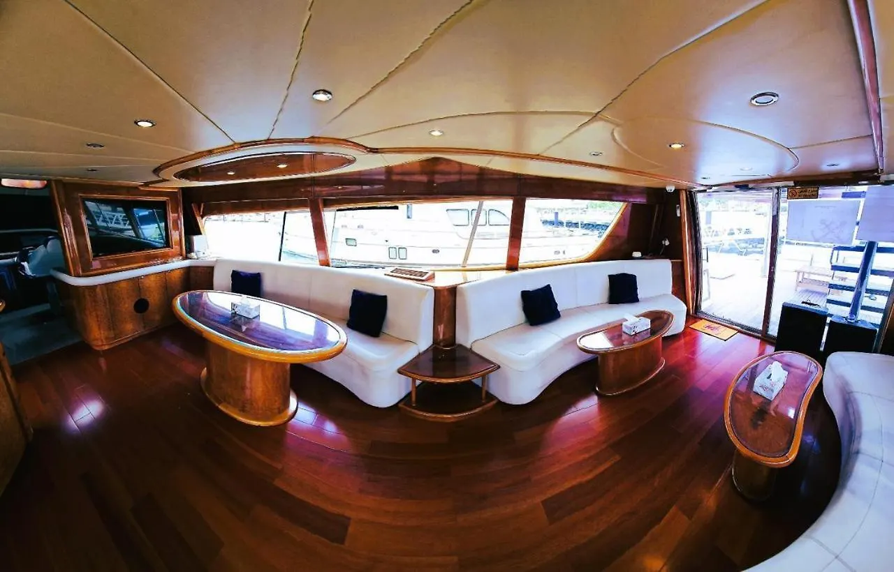 Riviera Leisure Yachts Dubai Hotel