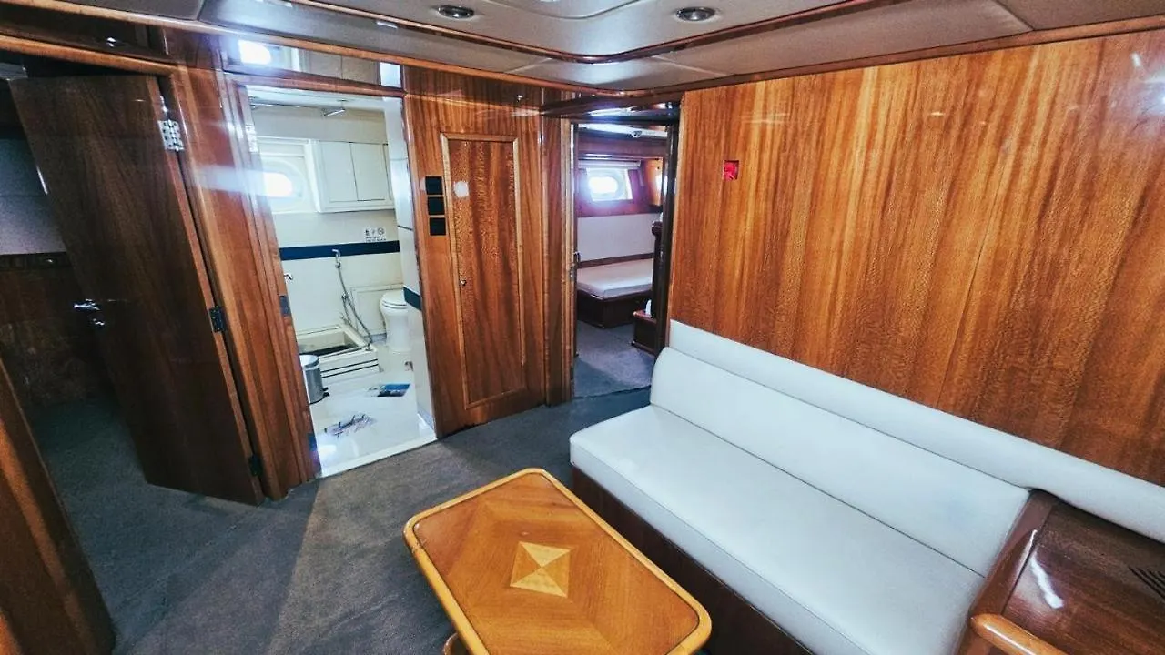 Riviera Leisure Yachts Dubai Hotel