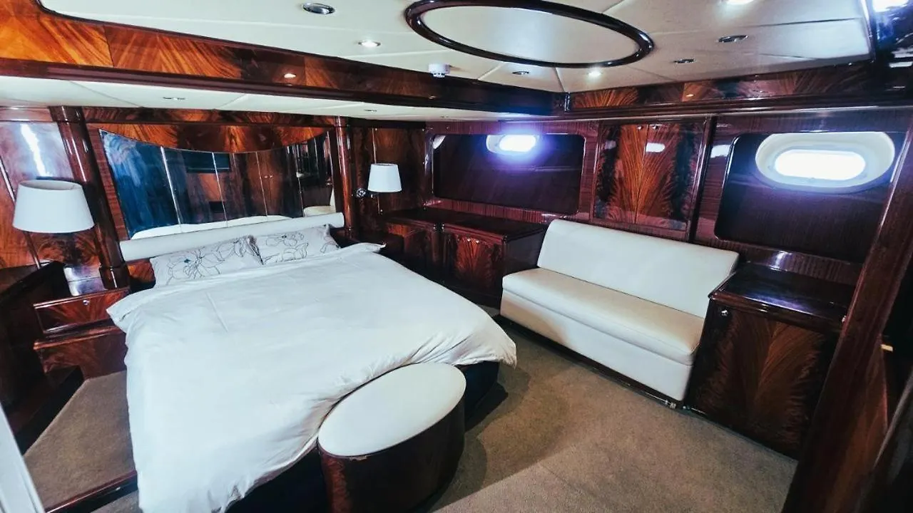 Botel Riviera Leisure Yachts Dubai Hotel United Arab Emirates