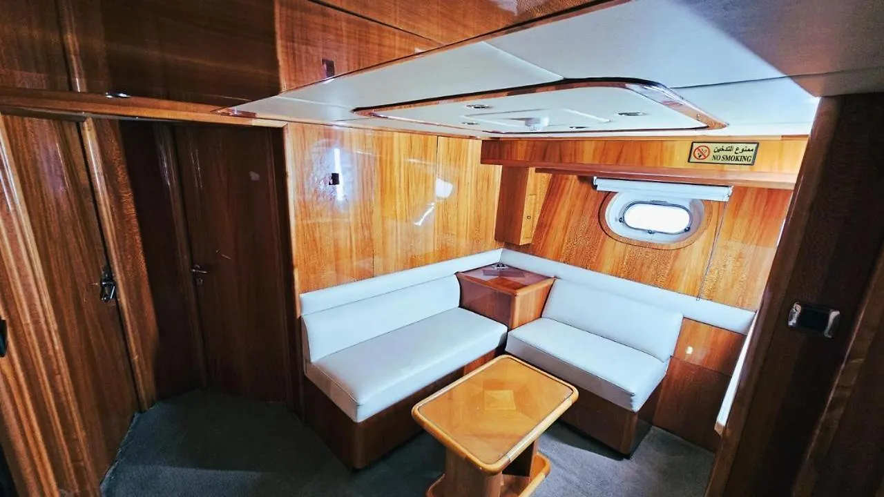 מלון Riviera Leisure Yachts דובאי ספינת מלון